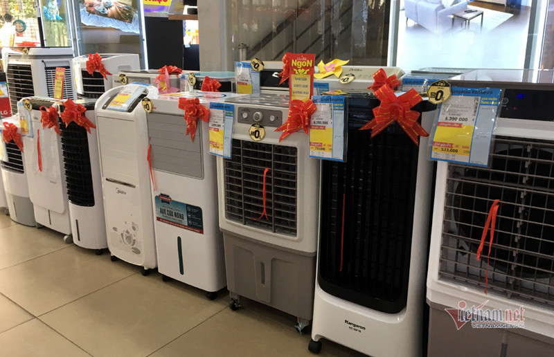 Chua nang nong, quat dieu hoa da dong loat giam gia sau-Hinh-5