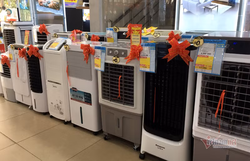 Chua nang nong, quat dieu hoa da dong loat giam gia sau-Hinh-5