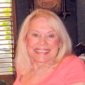 Một mụn đầu đen nhỏ xuất hiện cách đây 6,7 năm trên mũi của Jackie bắt đầu sưng lên và có vảy. Bác sĩ nói rằng đó là dấu hiệu của ung thư da, được kích hoạt bởi ánh nắng mặt trời. Jackie tin rằng, chính sở thích du lịch thế giới bằng xe mui trần là nguyên nhân dẫn đến căn bệnh.