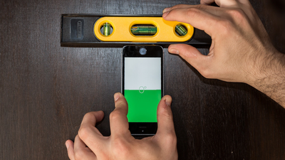  Biến iPhone thành thước đo độ nghiêng: Bạn có thể dùng chế độ đo độ nghiêng trong ứng dụng Measure để biến iPhone thành một chiếc thước khi cần sửa chửa lặt vặt trong nhà. Ảnh: MacRumors.