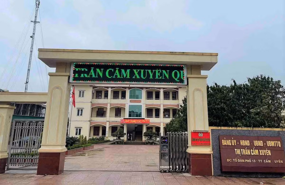 Chu tich UBND thi tran bi chuyen viec vi vi pham dao duc loi song