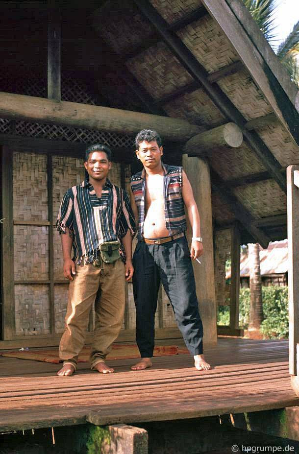 Hai người con trai của ông Mamahrine. Ảnh: Hpgrumpe.de.