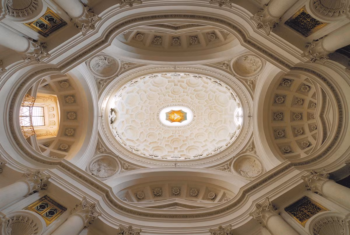 Vòm trần phong cách Baroque của nhà thờ San Carlo alle Quattro Fontane ở Rome, Italia. Nhà thờ này khánh thành năm 1646. Ảnh: ArchDaily.