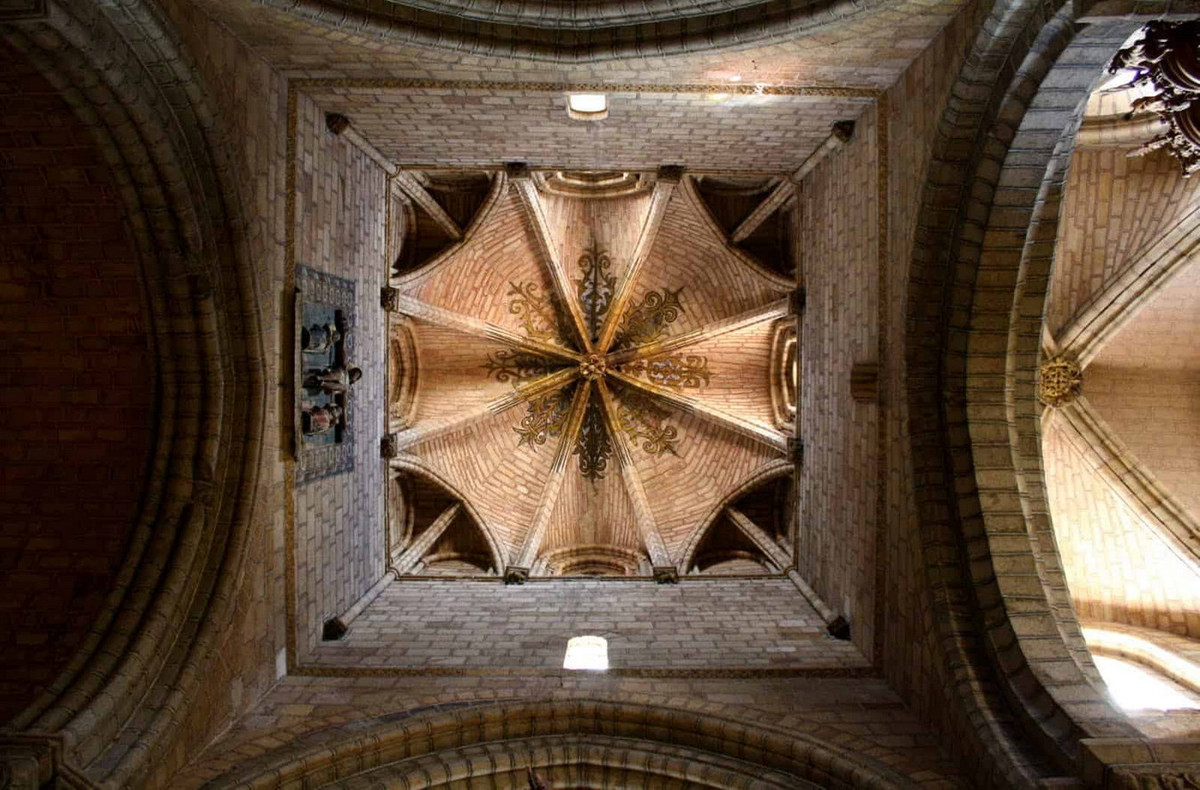 Vòm trần thánh đường Avila, ở tỉnh Avila, Tây Ban Nha, hoàn thành năm 1475. Ảnh: Young Adventuress.