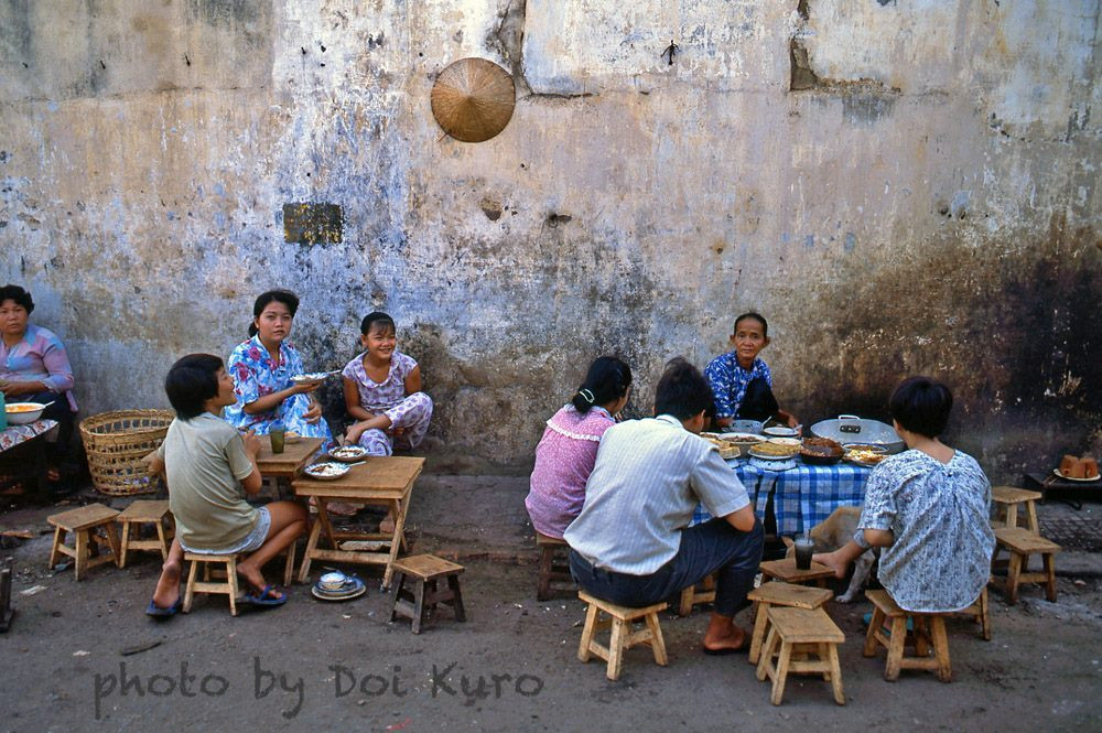 Một quầy ăn sáng vỉa hè.