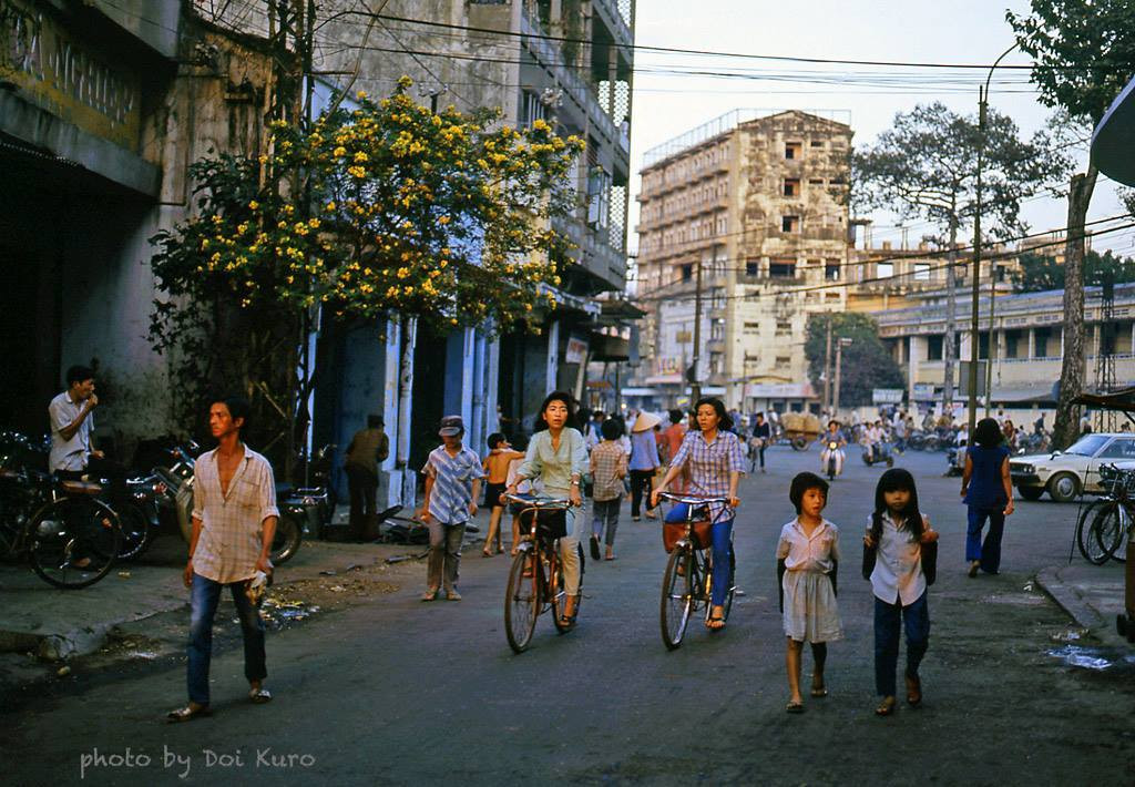Ngã ba Bùi Viện – Trần Hưng Đạo.