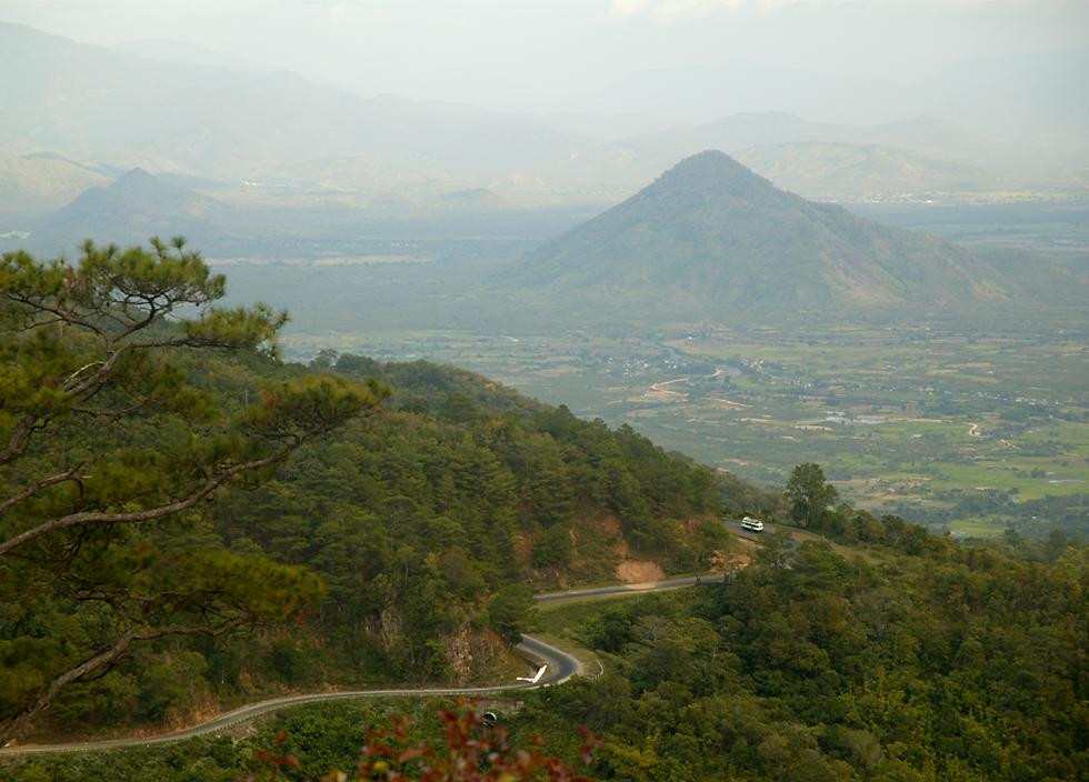 Phong cảnh trên đèo Ngoạn Mục, trên hành trình đến Đà Lạt. Ảnh: Richard-seaman.com.