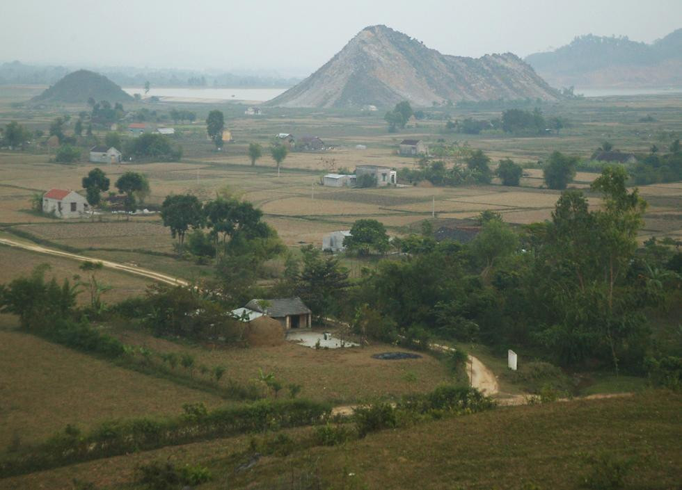 Cảnh quan trên đường đến VQG Cúc Phương. Ảnh: Richard-seaman.com.