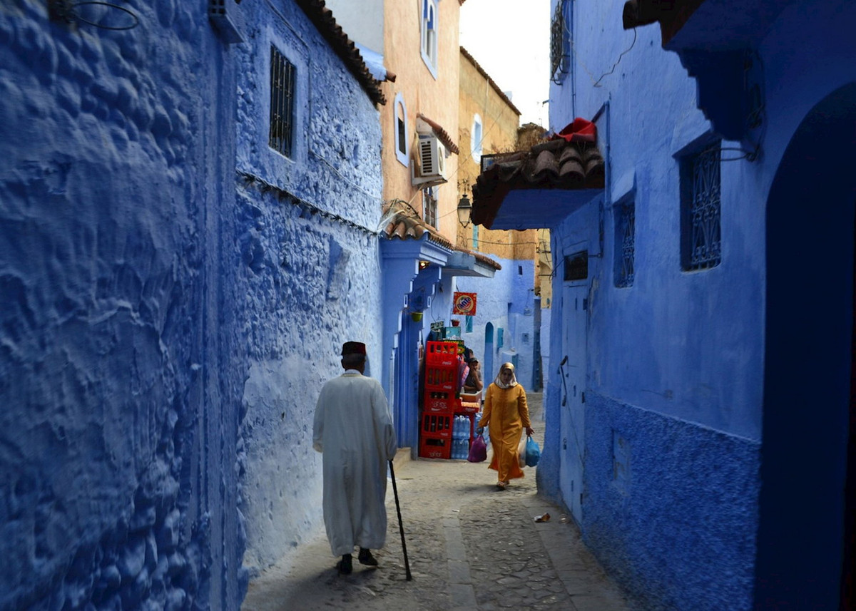 Có thể bắt gặp màu xanh tràn ngập mọi ngõ ngách của Chefchaouen. Ảnh: Audley Travel.