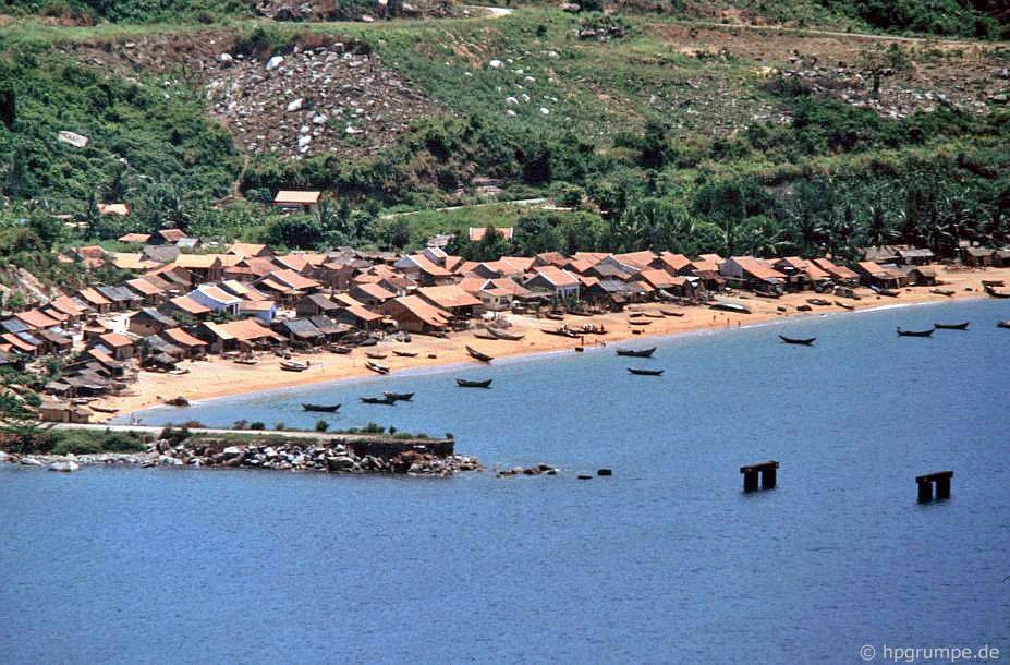 Thời điểm năm 1992, biển Đại Lãnh chưa được biết đến nhiều trên bản đồ du lịch Việt Nam. Ảnh: Hpgrumpe.de.