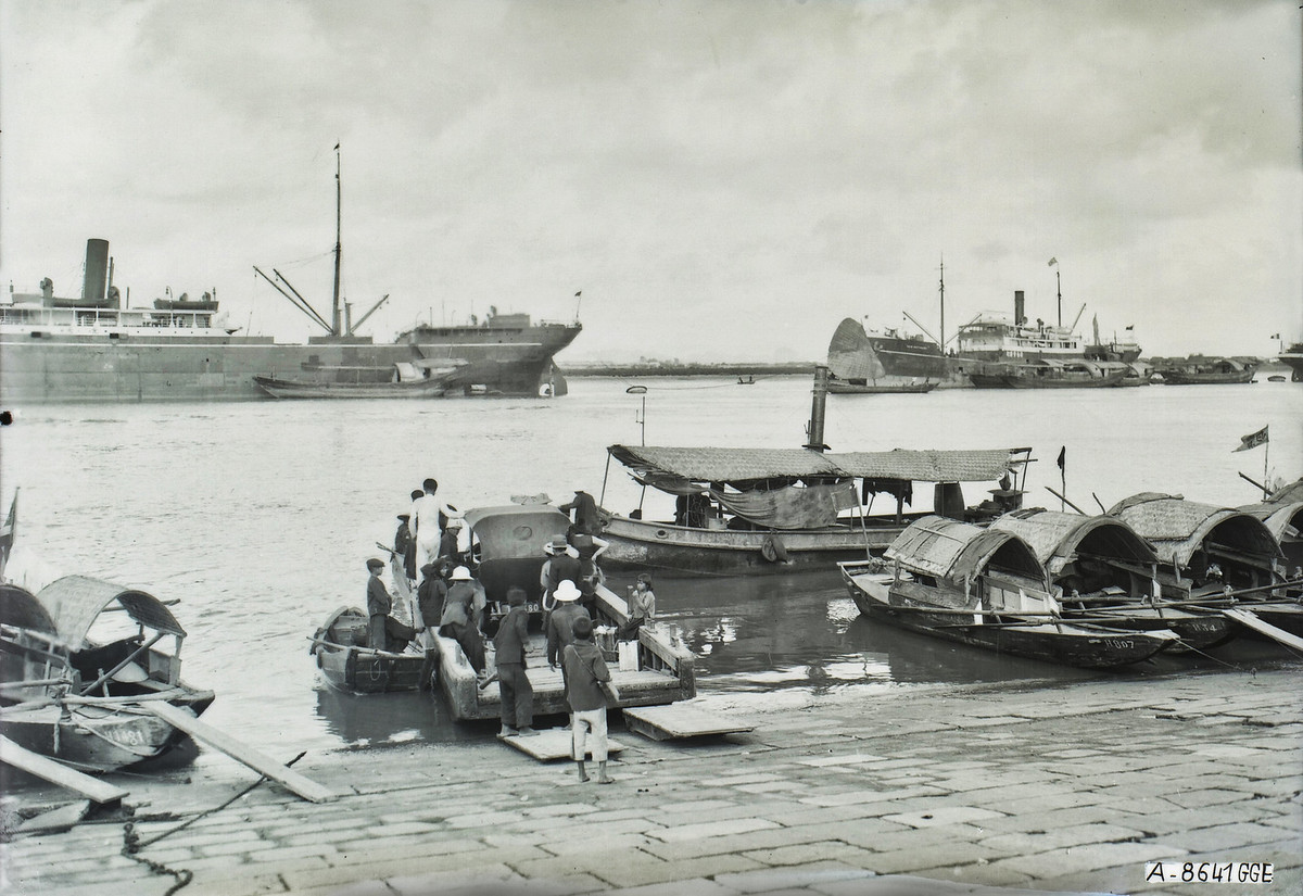 Quang cảnh tại bến phà Cửa Cấm. Ảnh: Manhhai / Flickr.