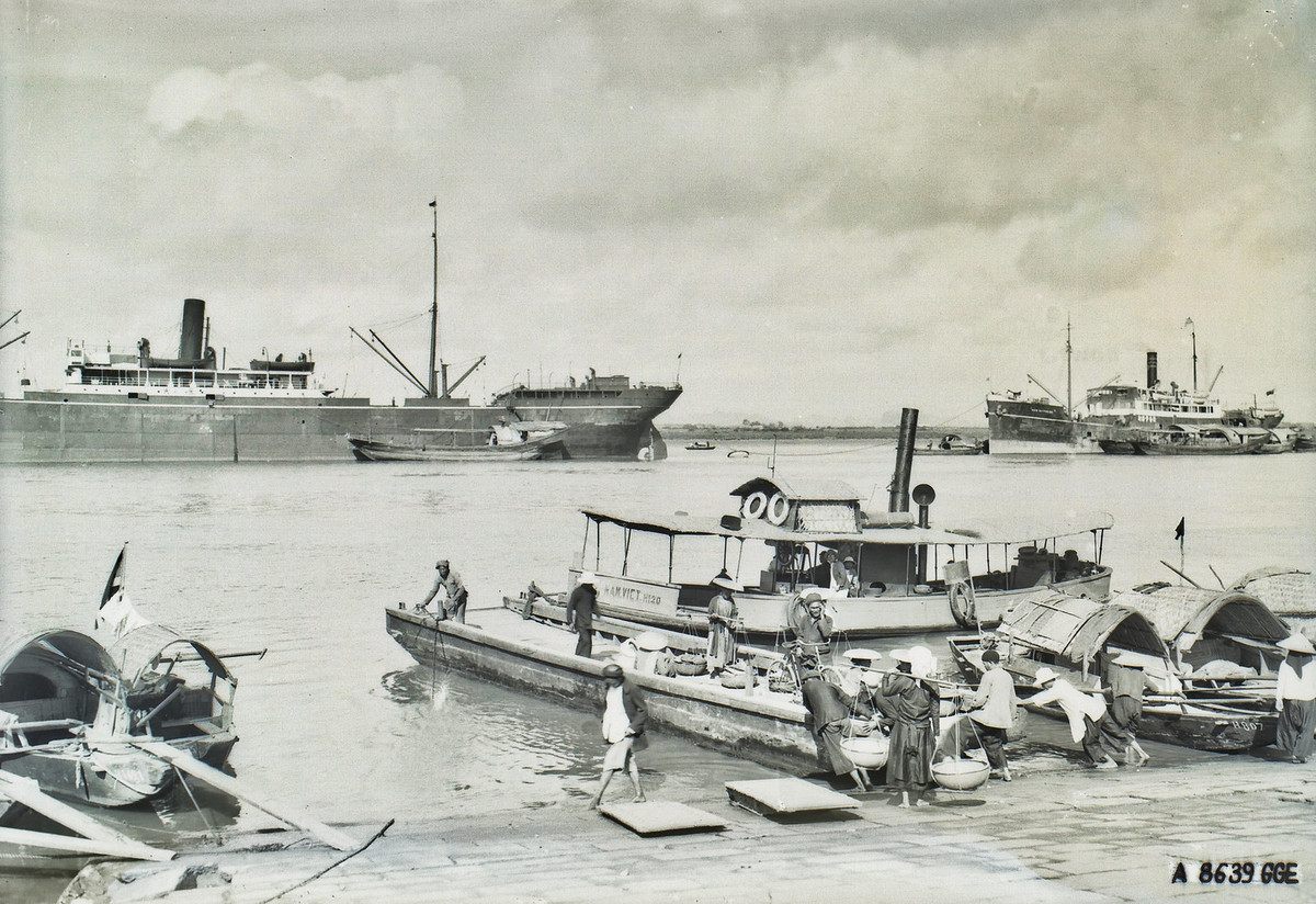 Một hình ảnh khác về bến phà Cửa Cấm. Ảnh: Manhhai / Flickr.