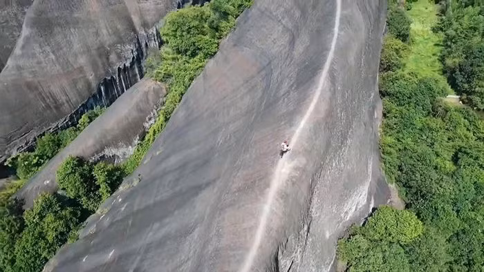 Núi GaoqiLing được xem như xương sống của một con rồng đang ngủ