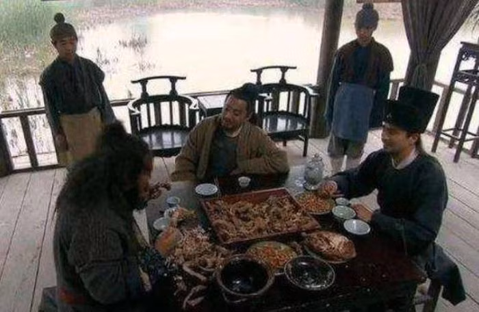 An y mon cam thoi Tong ma 108 anh hung Luong Son Bac thuong xuyen an