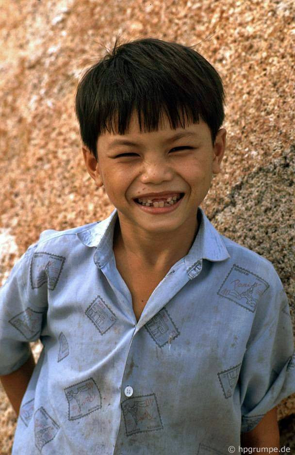 Nụ cười hồn nhiên giữa biển trời Nha Trang. Ảnh: Hpgrumpe.de.