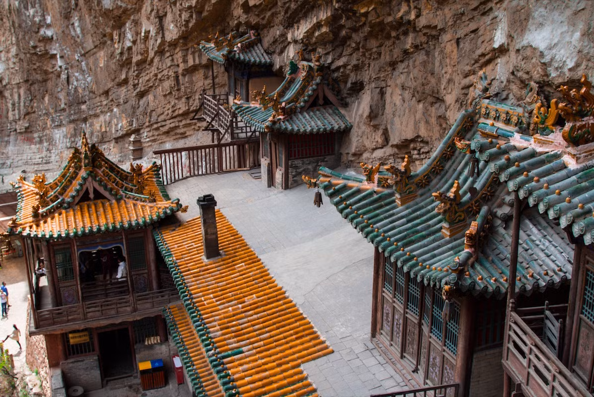 Ngoài cảnh quan ngoạn mục và kiến trúc độc đáo, Huyền Không tự còn là nơi lưu giữ nhiều tài liệu quan trọng về lịch sử và văn hóa của Trung Quốc. Ảnh: Worldkings.