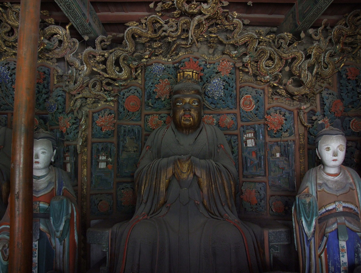 Tư tưởng Tam Giáo huấn hòa thể hiện rõ nét qua sự hiện diện của tượng Phật Thích Ca, Lão Tử và Khổng Tử trong các điện thờ của ngôi chùa. Ảnh: Nicor.