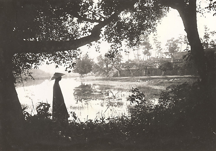 Lăng Gia Long nhìn từ xa. Ảnh: Manhhai / Flickr.