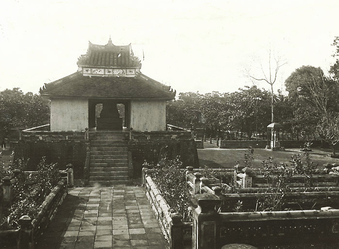 Nhà bia ở lăng vua Thiệu Trị. Ảnh: Manhhai / Flickr.