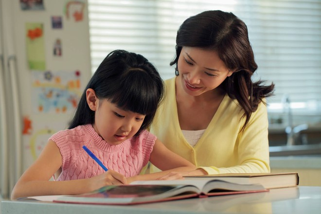  Con cái học hành giỏi giang: Trong một gia đình, chắc chắn việc con cái đạt được thành tích học tập tốt chắc chắn là một điều may mắn lớn đối với gia đình. 