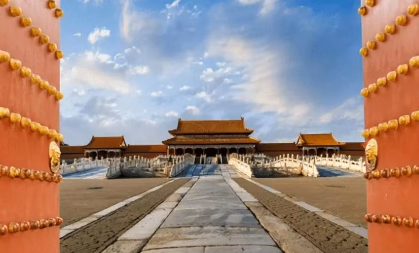 Tai sao nhan vien luon het 3 lan truoc khi mo cua Tu Cam Thanh?