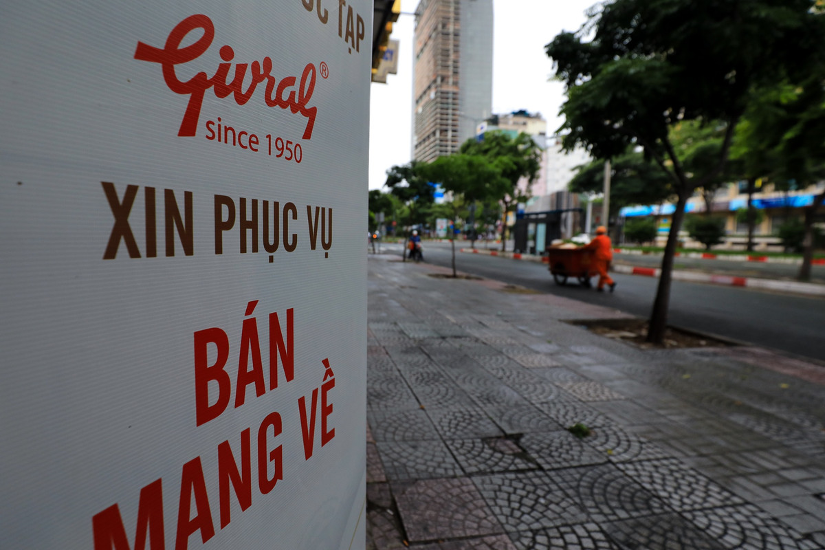 Do ảnh hưởng của dịch Covid-19, ngoài Như Lan, các thương hiệu bánh như Kinh Đô, Hải Hà, Hữu Nghị, Thu Hương đều chuyển qua bán online, hoàn toàn không mở quầy, sạp kinh doanh trực tiếp.