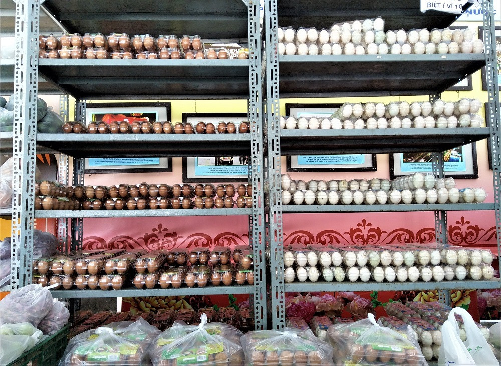 COVID-19: Bat ngo co giao lam nhan vien chot don, anh dan quan ship hang-Hinh-8