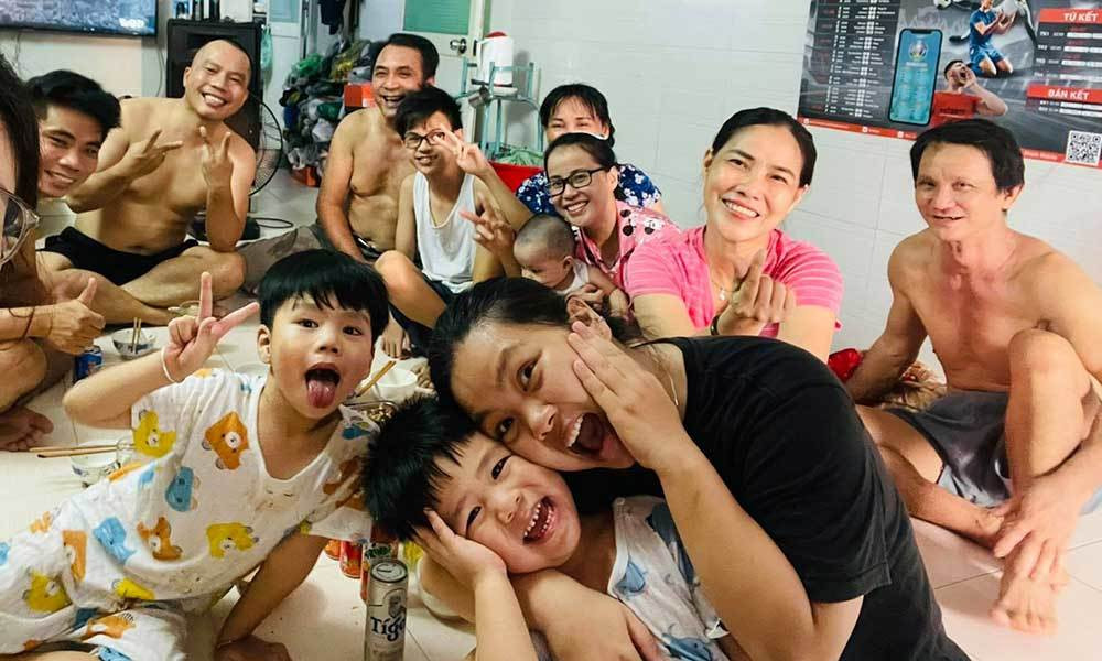 Dai gia dinh 15 F0 trong hem nho o TP.HCM chien thang COVID-19-Hinh-2