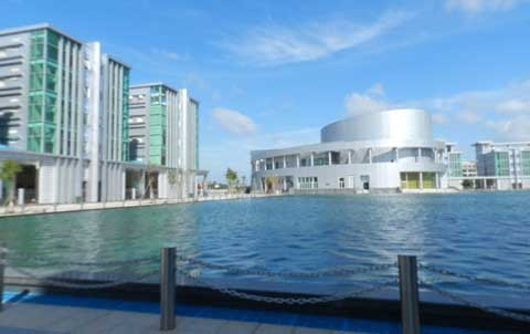 Trung tâm hành chính - chính trị tỉnh rộng khoảng 2ha, tại phường Phước Trung (thành phố Bà Rịa), hoạt động từ tháng 4/2012, có mức tổng đầu tư hơn 1.000 tỉ đồng, lấy từ ngân sách tỉnh. Trung tâm hành chính - chính trị tỉnh rộng khoảng 2ha, tại phường Phước Trung (thành phố Bà Rịa), hoạt động từ tháng 4/2012, có mức tổng đầu tư hơn 1.000 tỉ đồng, lấy từ ngân sách tỉnh.