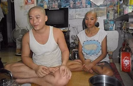 Giờ, Mùi là vợ của anh Nguyễn Tuấn Nghĩa (Sinh năm 1974, ở khu chung cư Văn Quán, Hà Đông, Hà Nội).