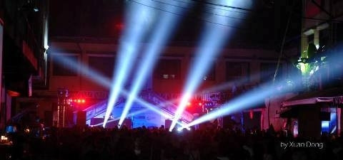 Khu nhà B cũng là khu cũ nhất với 2 tầng, gồm có Barbetta, Hiker Coffee và 1960 bar sắp khai trương cùng một vài cửa hàng khác. Ngoài ra các khu nhà còn lại đều được tận dụng tối đa diện tích để mở các cửa hàng, quán ăn…