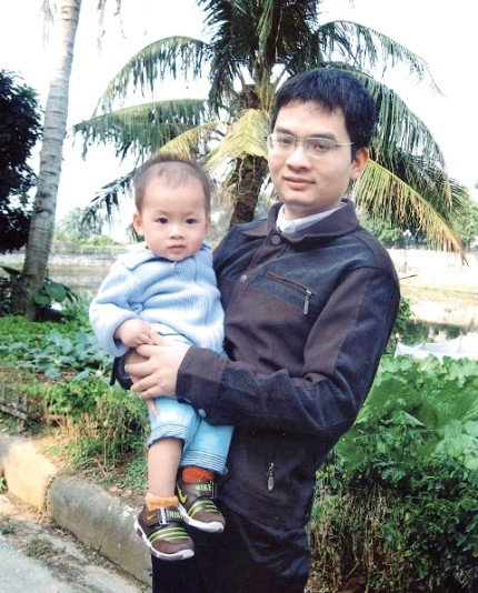 Người cha yêu Toán đã và đang nghĩ đến việc biên soạn cho con trai và các bé cùng tuổi ở Việt Nam một bộ sách giáo khoa Toán trực quan, sâu sắc. Ảnh: Tiền Phong.