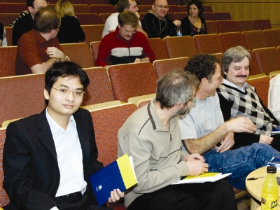 Năm 2011, Phạm Hoàng Hiệp (bìa trái), giảng viên chuyên ngành Toán, ĐH Sư phạm HN cũng là người trẻ nhất được công nhận chức danh Phó giáo sư, khi đó anh mới 29 tuổi. Ảnh: Tiền Phong.