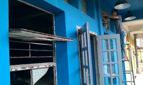 Tuy nhiên bên cạnh những mặt tích cực, việc tụ tập đông người với rất nhiều quán xá, lại ở một khu vực khép kín, cũ kĩ khiến người ta không khỏi nghi ngờ về sự an toàn của Zone 9.