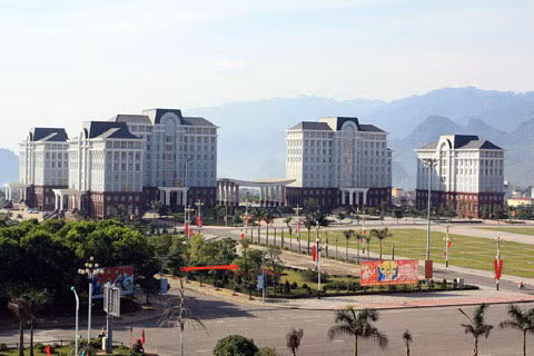 Khu hành chính tập trung và quảng trường lộng lẫy của tỉnh miền núi Lai Châu. Khu hành chính tập trung và quảng trường lộng lẫy của tỉnh miền núi Lai Châu.