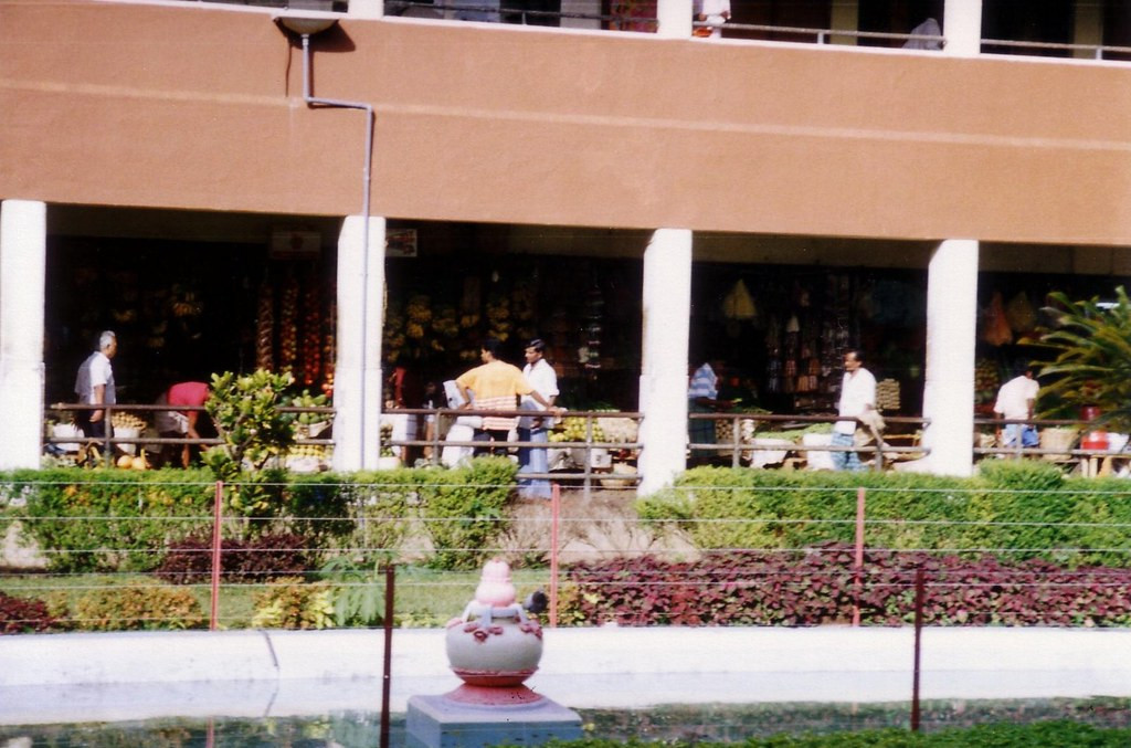 Bên ngoài chợ Kandy.