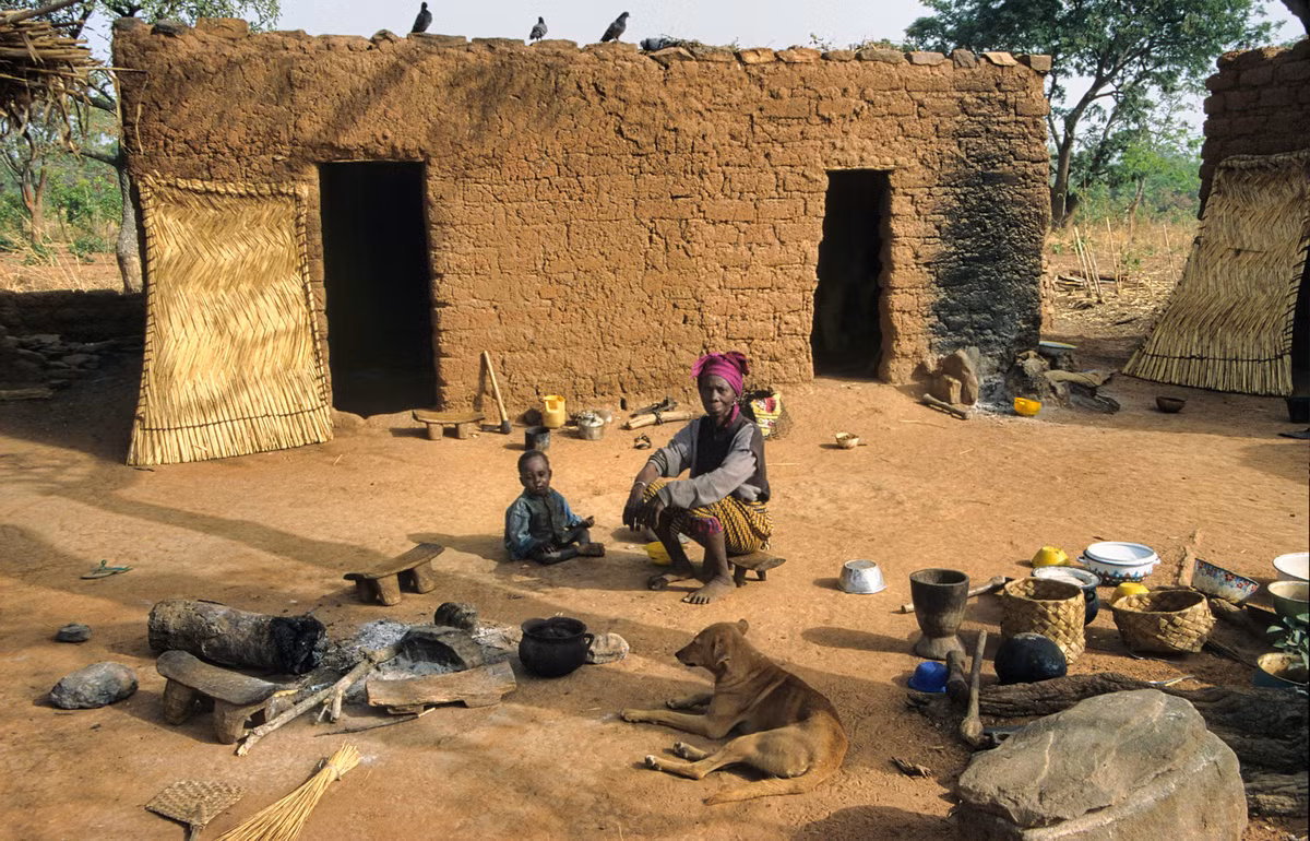 Ngôi nhà bằng đất của cư dân vùng nông thôn Mali.