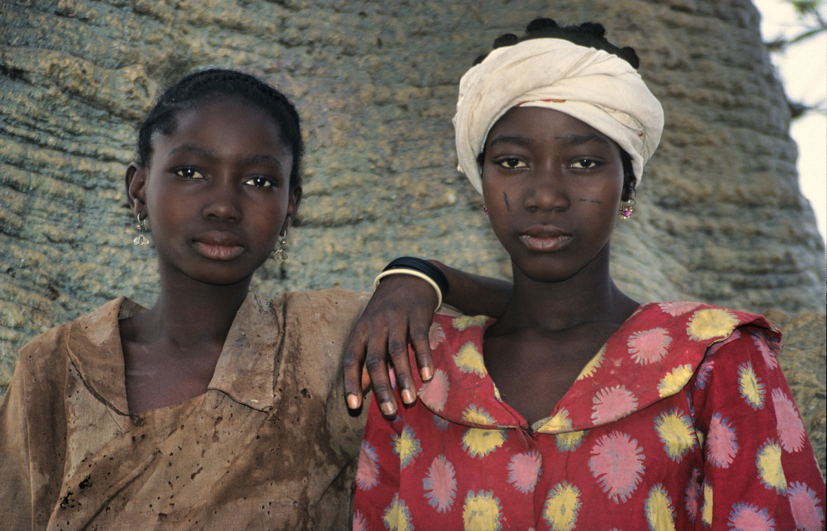 Chân dung hai thiếu nữ Mali.