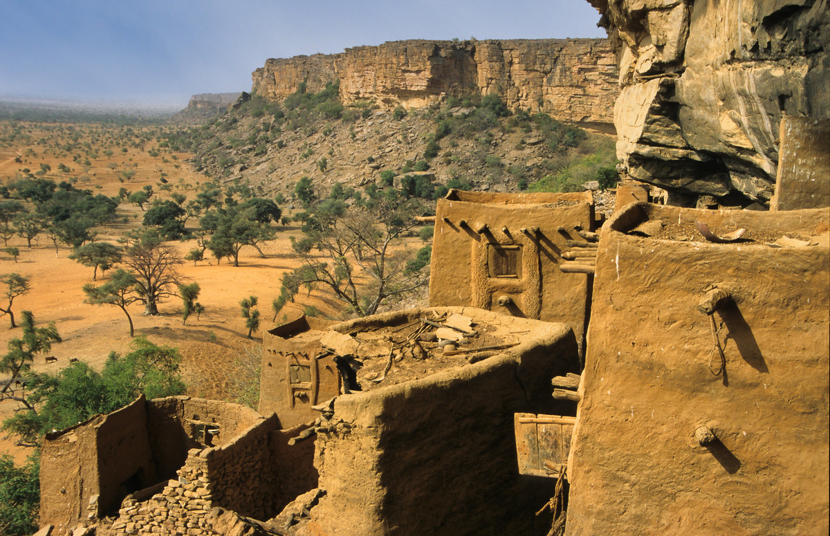 Làng của người Dogon gần vách đá Bandiagara.