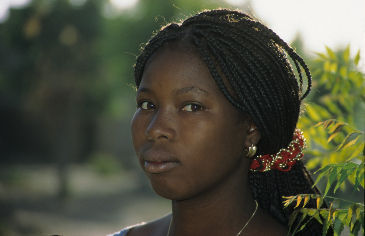 Chân dung một cô gái trẻ ở Djenne.