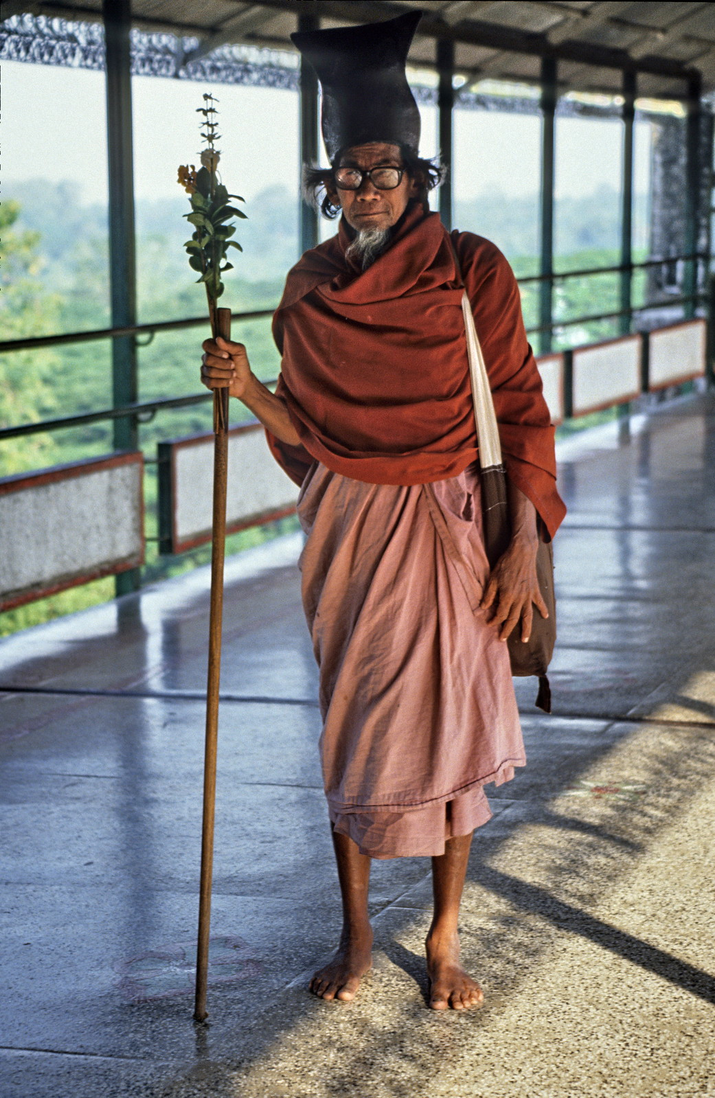 Dung mạo ấn tượng của một nhà tu hành cao tuổi ở Yangon.