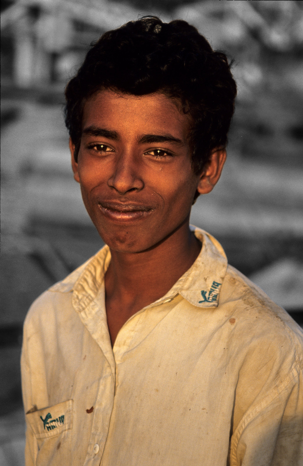 Nụ cười của một thiếu niên Yangon.