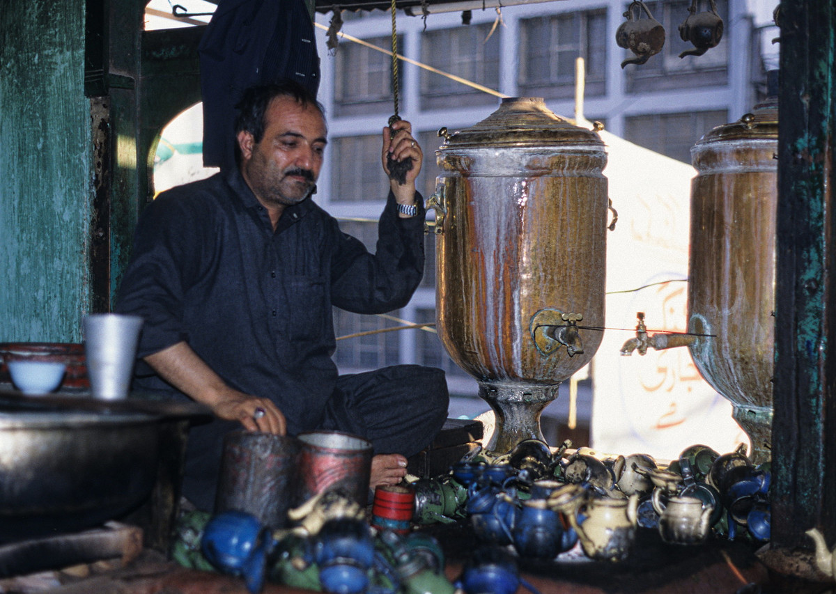Tiệm trà bên đường ở Peshawar.