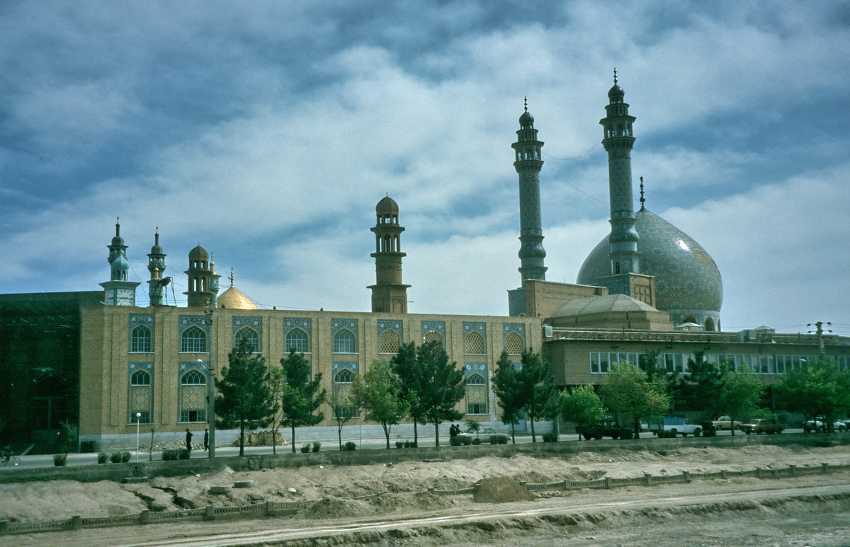 Thánh đường Hasrat-e Masumeh, một điểm hành hương thiêng liêng của người Hồi giáo Shia ở Qom.