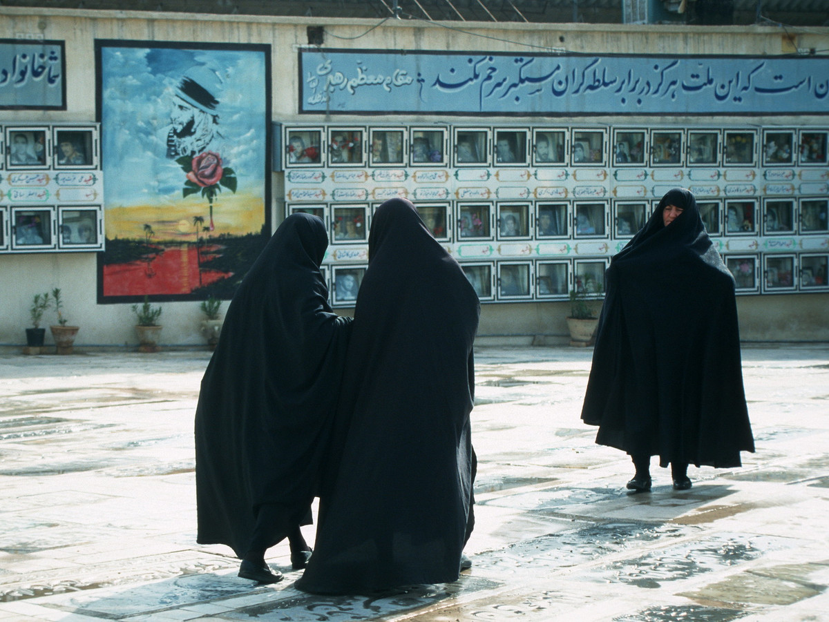 Nghĩa trang liệt sĩ ở Qom, nơi an nghỉ của các binh sĩ Iran ngã xuống trong cuộc chiến trannh Iran - Iraq năm 1980-1988.