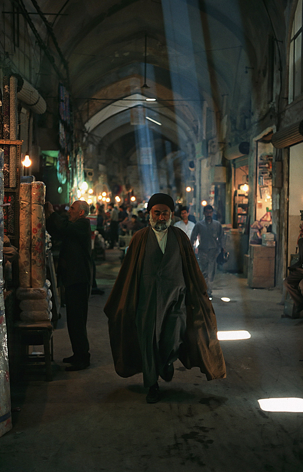 Trong một khu chợ truyền thống (bazaar) ở Isfahan.
