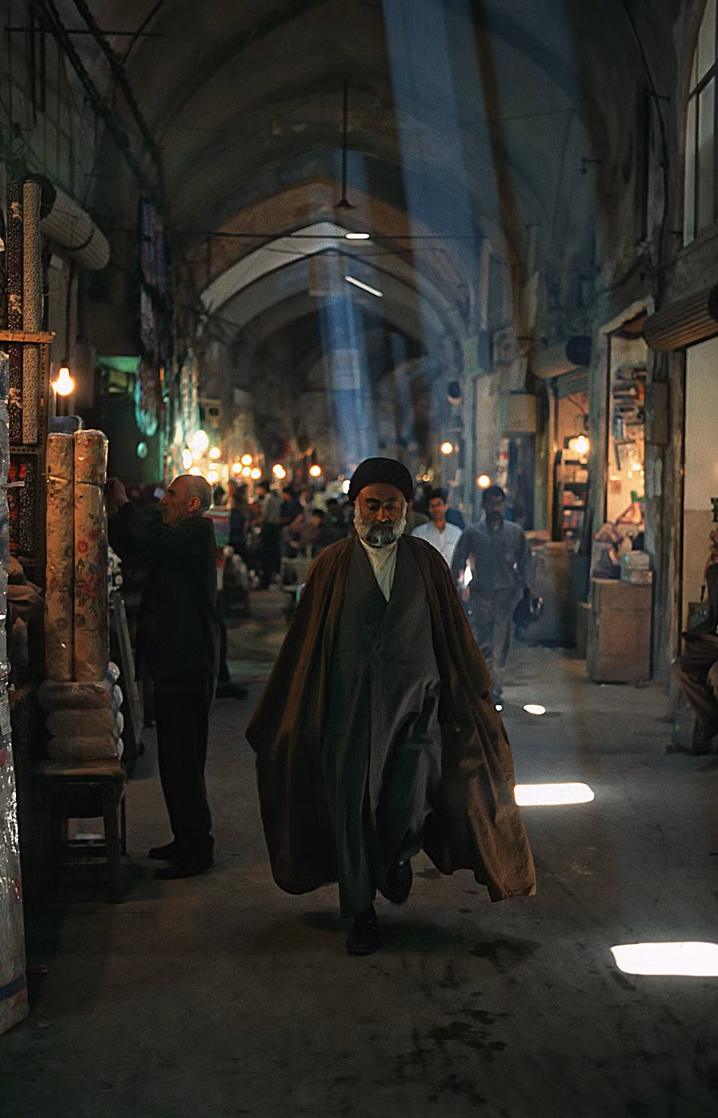 Trong một khu chợ truyền thống (bazaar) ở Isfahan.