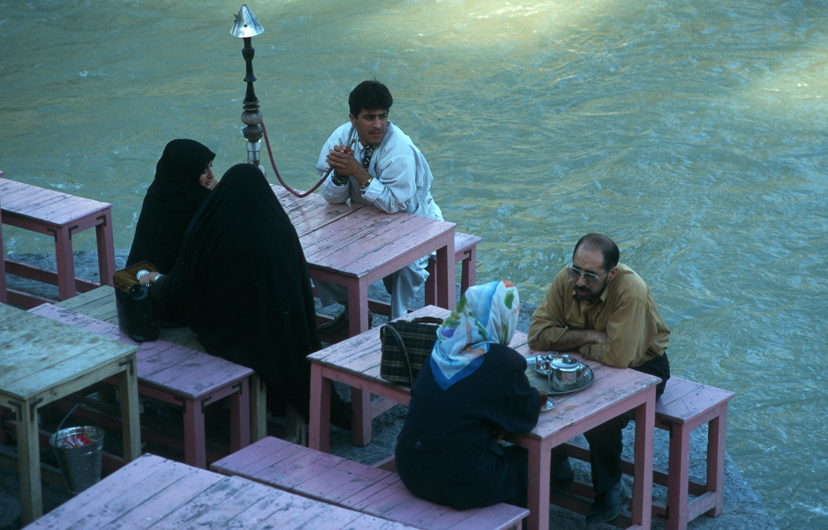 Quán nước bên sông ở Isfahan.