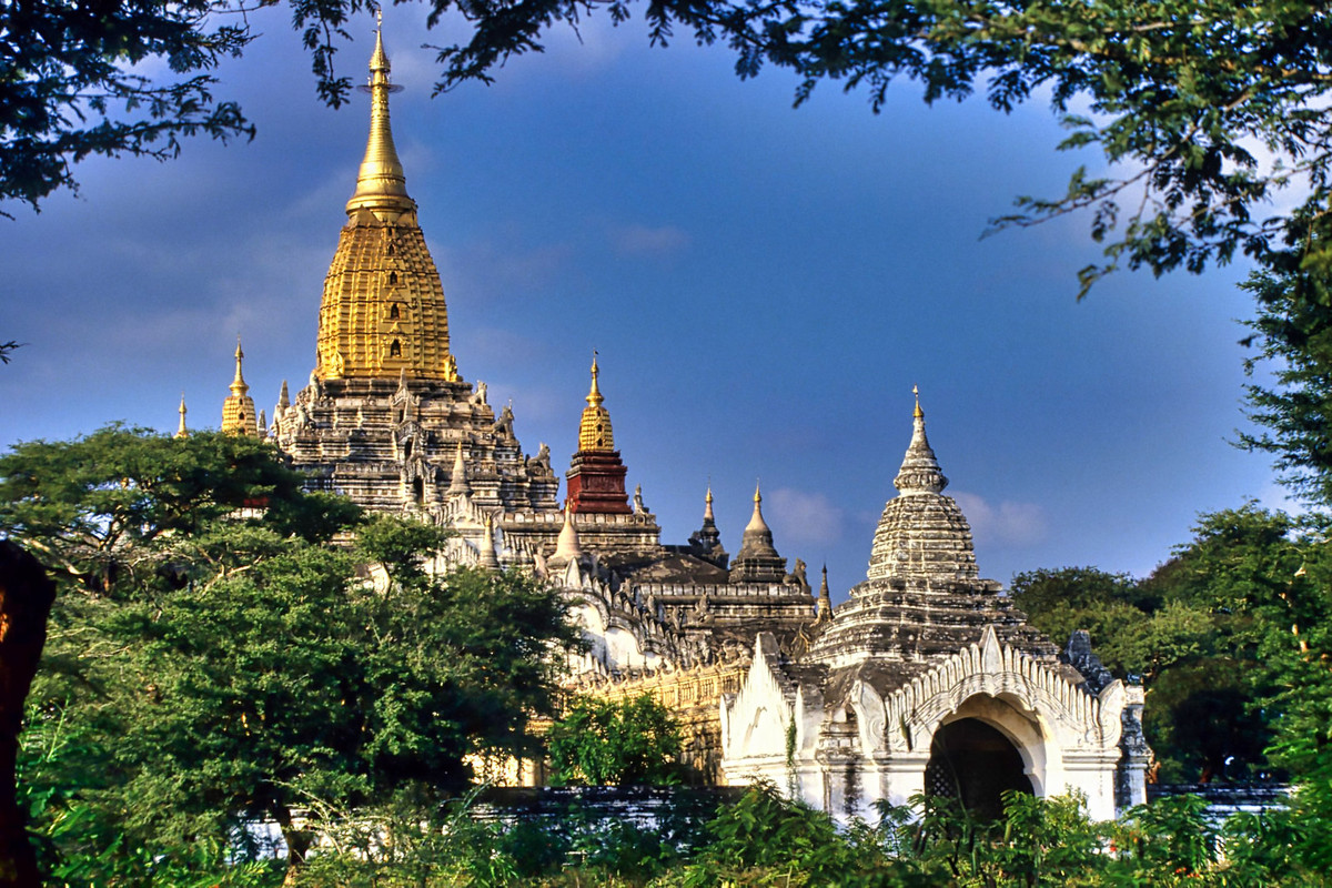 Chùa Andanda ở thành phố cổ Bagan.