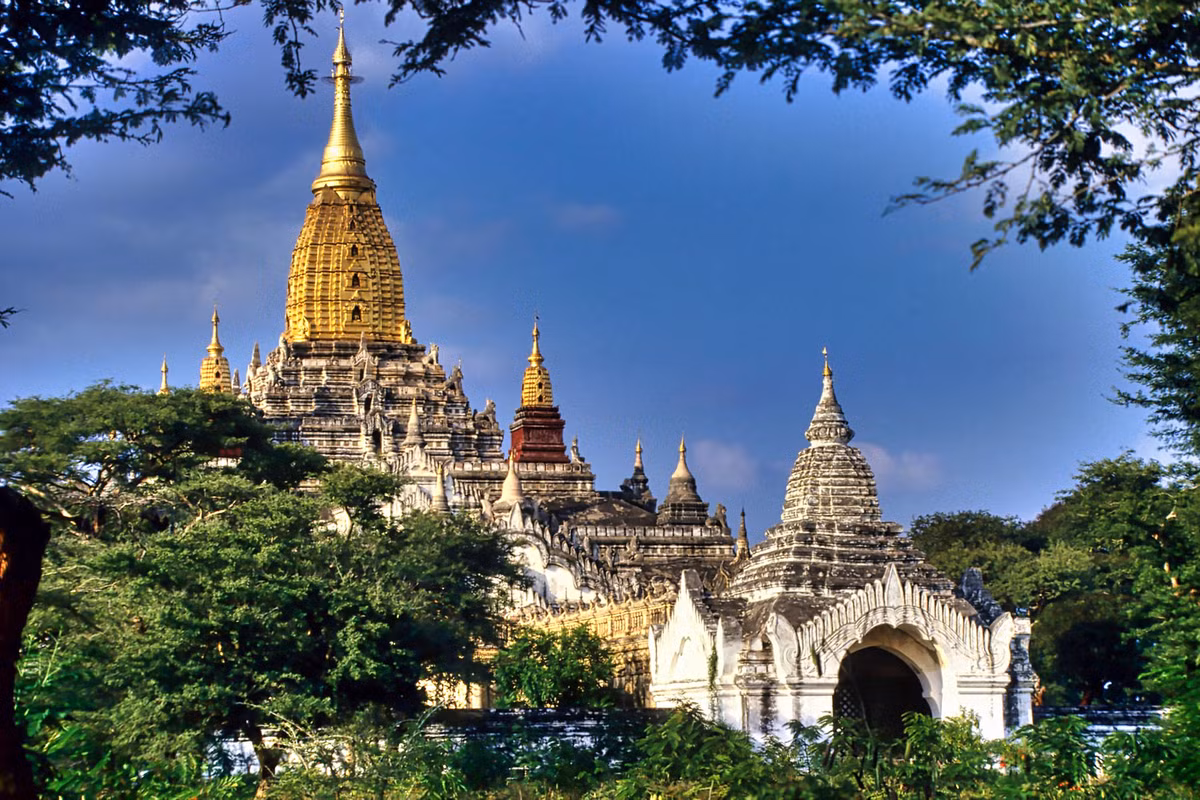 Chùa Andanda ở thành phố cổ Bagan.